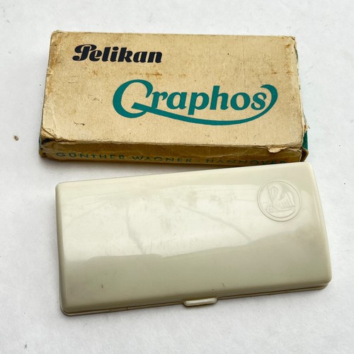 Pelikan graphos - pelikan,